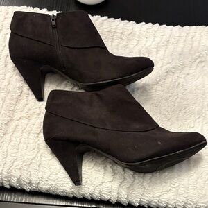 Fioni Black Heeled Ankle Boots - Size 10W